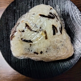 コラーゲン入りおにぎり♡しらす塩昆布白ごま